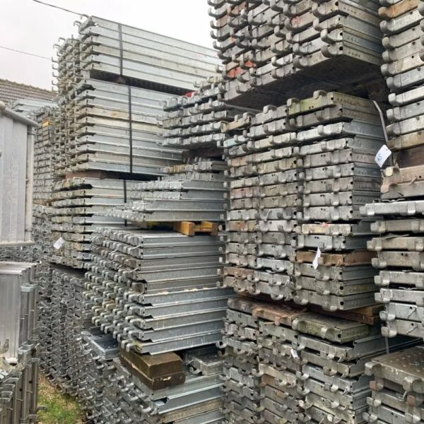 Lote completo de 88 m² de andaimes de fachada Altrad – usados, em excelente estado de conservação.
