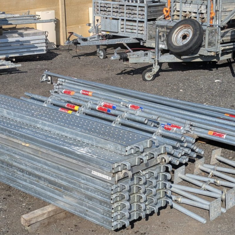 Lote completo de 100 m² de andaimes multidirecionais Altrad – usados, em excelente estado.