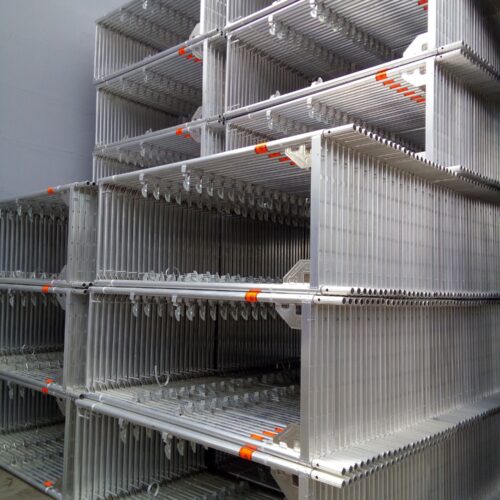 Cadre-alu-neuf-layher Lote completo de 100 m² de andaimes de fachada Layher – usados, praticamente novos.