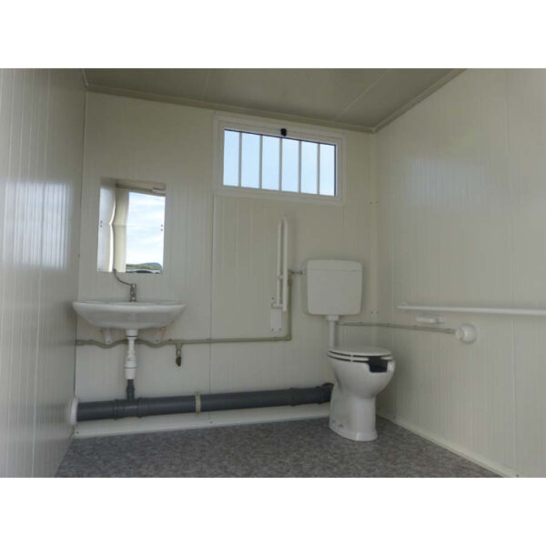NOVO BLOCO SANITÁRIO ACESSÍVEL COM VASO SANITÁRIO ACESSÍVEL, LAVATÓRIO ACESSÍVEL, VASO SANITÁRIO STANDARD E LAVATÓRIO PARA AS MÃOS