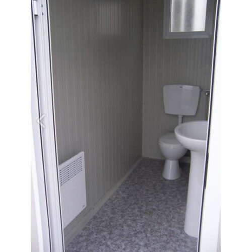 NOVO BLOCO SANITÁRIO ACESSÍVEL COM VASO SANITÁRIO ACESSÍVEL, LAVATÓRIO ACESSÍVEL, VASO SANITÁRIO STANDARD E LAVATÓRIO PARA AS MÃOS
