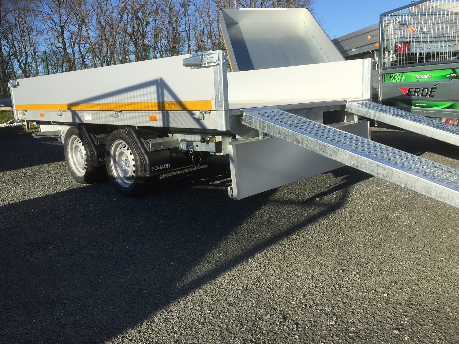 tribenne-eduard-49-remorques-cholet-rampes-professionnelle-electrique-4 EDUARD BIPPER – Elétrico + Backup Manual – Rampas + Pernas de Apoio INCLUÍDAS